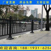 广州道路中间隔离围栏 萝岗人行道围栏定做 黑色市政道路护栏厂