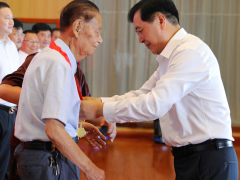 牢记初心使命，坚定理想信念 天康集团党委举行“光荣在党50年”纪念章颁发仪式